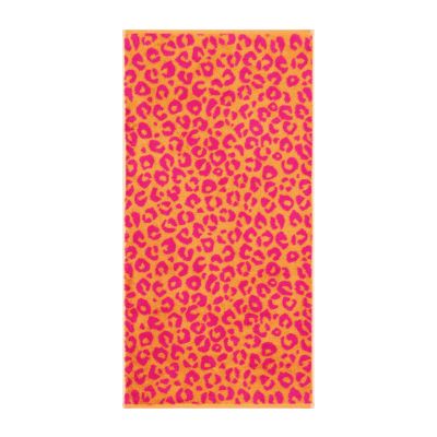 Handtuch in der Farbe Pink mit Leopardenmuster in kräftigem Pink und Orange, flach und vollständig auf weißem Hintergrund gezeigt.