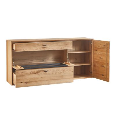 Moderne Wohnkombination aus Holz mit hoher Vitrine, breitem Lowboard und schwebendem Wandregal auf weißem Hintergrund