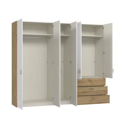 Kleiderschrank mit geöffneten Drehtüren zeigt Innenaufteilung mit Einlegeböden und Kleiderstangen
