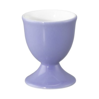 Eierbecher in Blauviolett und Weiß; Ansicht von vorn. Sichtbare Gestaltung: blauviolette Außenseite, weißer Innenraum und breiter Standfuß.