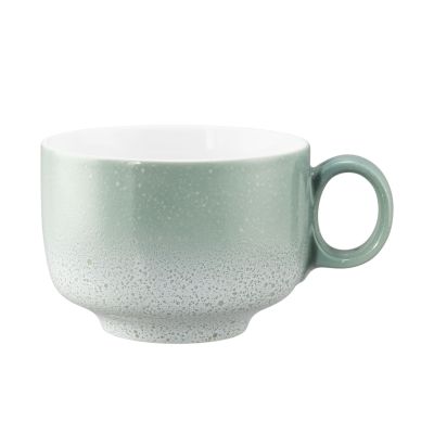 Seitenansicht: Tasse in Mint. Erkennbar: runde Form mit gesprenkeltem Farbverlauf und Henkel.