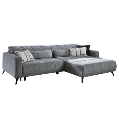 Modernes Ecksofa in hellgrauem Stoff mit klaren Linien und schwarzen Metallfüßen.