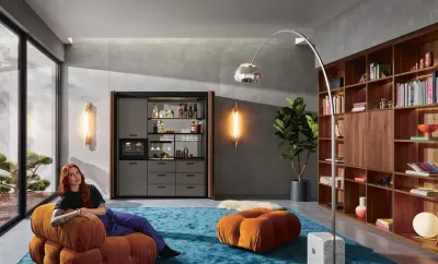 In Wandschrank integrierte Next125 Mini-Küchenzeile mit Minibar
