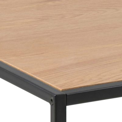 Detailaufnahme einer Tischeckkante des Couchtisches, Wildeiche-Oberfläche mit feiner Maserung, schräg fotografiert