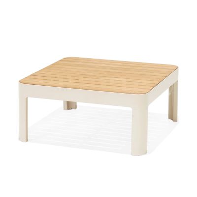 Quadratischer Garten Beistelltisch mit Holzplatte und hellem Gestell auf weißem Hintergrund