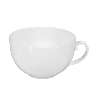 Tasse in Weiß. Darstellung: schräge Ansicht mit Henkel. Merkmale: breite niedrige Form mit seitlichem Henkel.