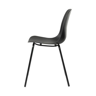 Minimalistischer Stuhl in Schwarz mit Kunststoffsitzschale und Metallbeinen, frontal fotografiert