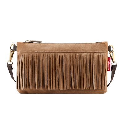 Braune Clutch mit langen Fransen und goldfarbenen Details von Reisenthel