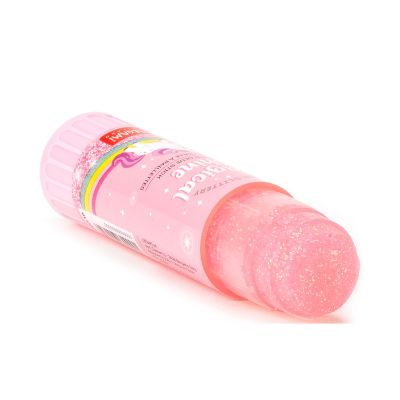 Rosa Glitzer-Klebestift im Einhorn-Design, waagerecht geöffnet mit sichtbarem rosafarbenem Glitzerkleber dargestellt.