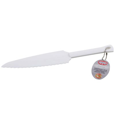 Tortenmesser von Dr Oetker mit gezahnter Klinge und Produktanhänger am Griff