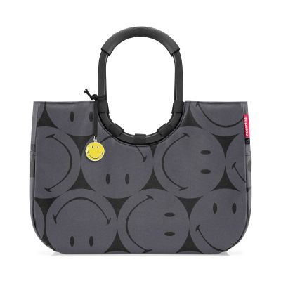 Großer Shopper von Reisenthel, Modell Loopshopper L, in Grau mit großflächigem Smiley-Muster, von hinten mit zwei Ringgriffen und Smiley-Anhänger.