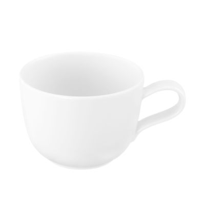 Tasse in Weiß. niedrige geradlinige Form mit Henkel. Ansicht: schräge Ansicht mit Henkel.