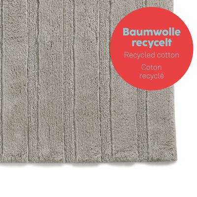 Detailansicht der silbergrauen Megan-Struktur; der rote Kreis kennzeichnet die Baumwolle als recycelt.