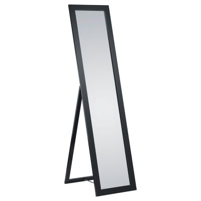 Spiegel Tina in Schwarz, freigestellt in vollständiger Ansicht; zu sehen ist die schmale rechteckige Spiegelfläche mit rückseitigem Standfuß; Maße ca. 40 x 160 x 3,5 cm.