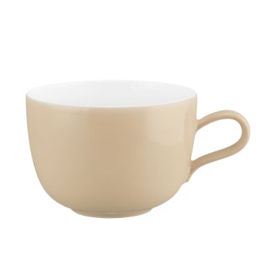 Tasse in Beige und Weiß. Darstellung: Seitenansicht. Merkmale: beige Außenseite, weißer Innenraum und Henkel.