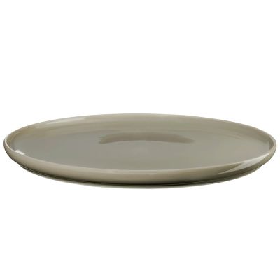 Freigestellt auf hellem Hintergrund: Essteller der Serie Coppa, Farbe Grün.