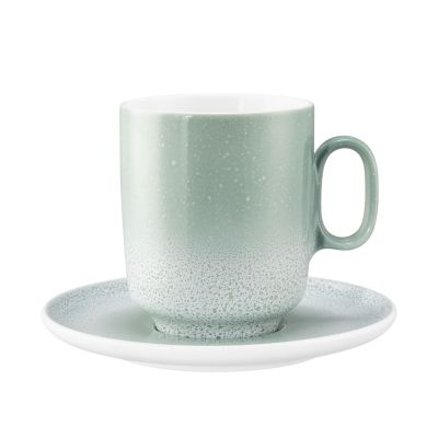 Gedeck in Mint und Weiß. gesprenkelter Becher auf runder Untertasse. Ansicht: zusammengestellte Ansicht.