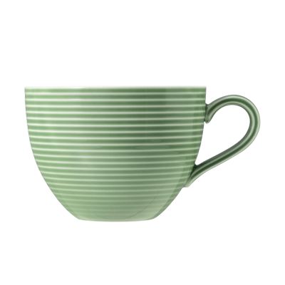 Tasse in Grün; Ansicht der zweiten Seite. Sichtbare Gestaltung: runde Form mit feinen waagerechten Rillen.