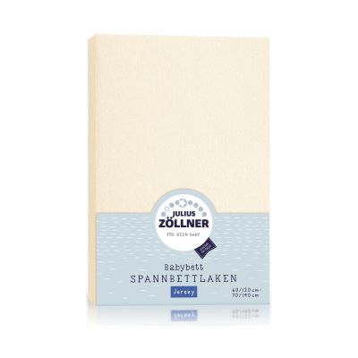 Verpacktes ecrufarbenes Spannbettlaken für Babybetten von Julius Zöllner mit hellblauer Banderole und Produktangaben auf der Vorderseite