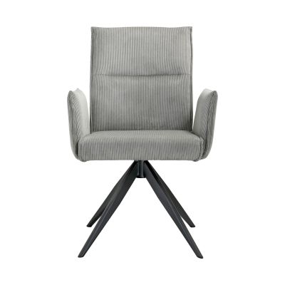 Moderne Esszimmer-Szene mit rechteckigem Tisch, mehreren grauen Polsterstühlen mit Armlehnen, Geschirr, Gläsern und Dekoration