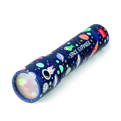 Blaues Kaleidoskop mit Weltraummotiv, diagonal mit der vorderen Linse zum Betrachter gezeigt.