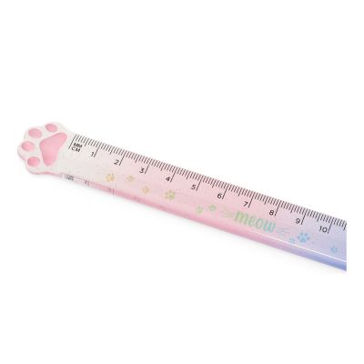 Rosa-blaues Lineal im Katzen-Design, diagonal mit gut sichtbarer Skala und Motivende gezeigt.