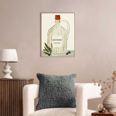 Das Wandbild „Olive Oil Bottle“ in Grün, 30 × 40 cm, hängt in einem eingerichteten Wohnraum und zeigt die Größenwirkung an der Wand.
