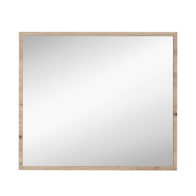 Quadratischer Wandspiegel mit schmalem Rahmen in Holzoptik, frontal vor weißem Hintergrund fotografiert.