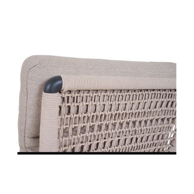 Rückseite der beige gepolsterten Rückenlehne mit geflochtener Bespannung und Aluminiumrahmen