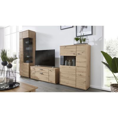 Interliving 2110 Wohnwand mit Vitrine, Lowboard und Highboard in moderner Wohnzimmerumgebung