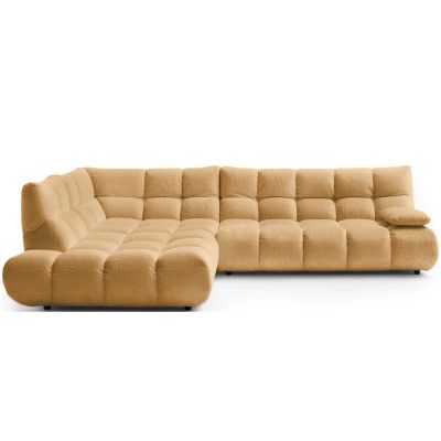 Moderne Elementgarnitur in Beige mit breiten, abgesteppten Sitz- und Rückenpolstern sowie einem vorgelagerten Polsterelement auf weißem Hintergrund