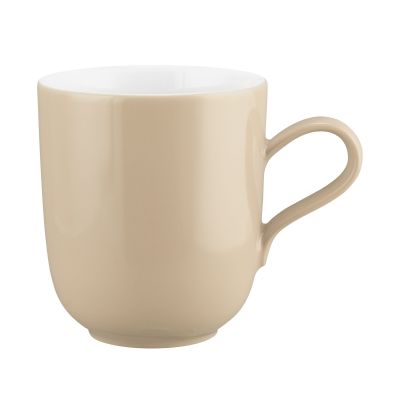 Becher in Beige und Weiß; Seitenansicht. Sichtbare Gestaltung: beige Außenseite, weißer Innenraum und Henkel.