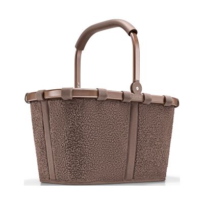 Einkaufskorb von Reisenthel, Modell Carrybag, in Schokoladenbraun aus Teddyfleece, frontal mit hochgestelltem Tragegriff und Aluminiumrahmen