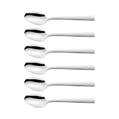 Mehrere kleine Espressolöffel, Serie Dinner von ZWILLING, polierte Oberfläche, freigestellt auf weißem Hintergrund.
