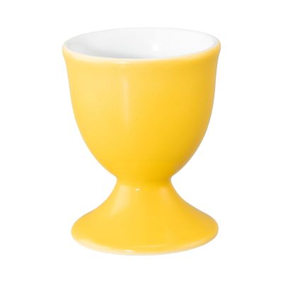 Eierbecher in Gelb und Weiß. gelbe Außenseite, weißer Innenraum und breiter Standfuß. Ansicht: Ansicht von vorn.