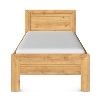 Frontansicht eines Massivholz-Einzelbett in Eicheoptik mit Kopf- und Fußteil in rechteckiger Form