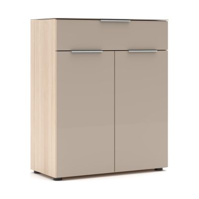 Schräger Blick auf eine Kommode mit beiger Front, heller Holzseite, einer oberen Schublade und zwei unteren Türen.