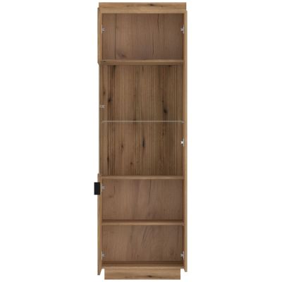 Geöffnete Delamar Vitrine in Eiche Artisan mit mehreren Ablagefächern, Glaseinlegeboden und praktischem Stauraum für Geschirr, Dekoration und Wohnaccessoires