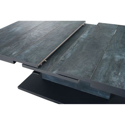 Der Tisch aus schräger Perspektive, die Platte ist auseinandergezogen und zeigt die Mechanik zur Erweiterung.