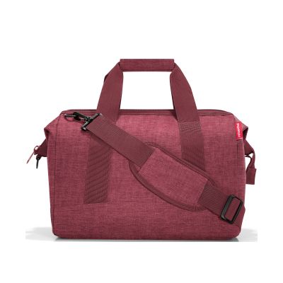 Geräumige Reisetasche von Reisenthel in Bordeauxrot mit verstellbarem Schultergurt