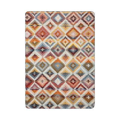Flach ausgebreitete Wohndecke Nomad Light mit Rauten- und Zickzackmuster in Creme, Rost, Blau und Gelb.