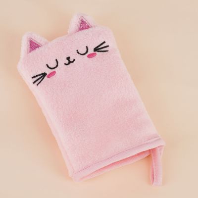 Rosafarbener Abschminkhandschuh im Katzen-Design, flach auf einer einfarbigen Fläche dargestellt.