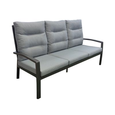 Sofa mit gepolsterter Sitzfläche und Rückenlehne auf Metallgestell in schräger Ansicht