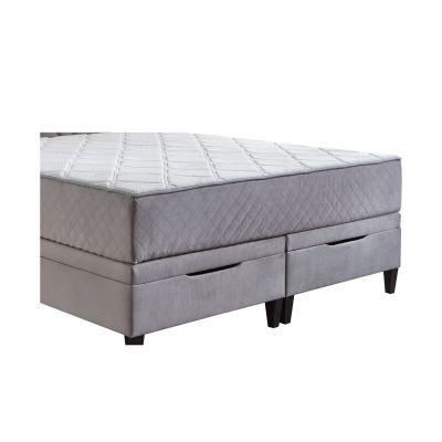 Unterer Bereich eines Boxspringbetts mit integrierten Schubfächern und fest vernähtem Matratzentopper
