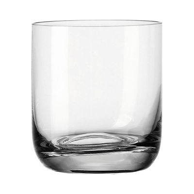 Leeres Whiskyglas aus transparentem Glas mit breiter Form und stabilem Boden