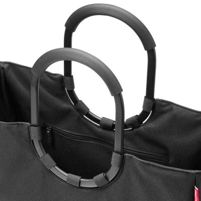 Detailaufnahme der ovalen schwarzen Tragegriffe einer Reisenthel Tasche mit Reißverschluss innen