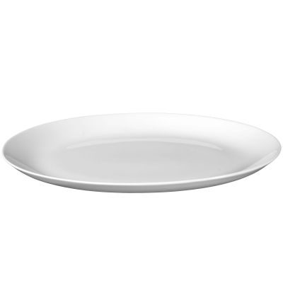schräge Ansicht von vorn: Servierplatte in Weiß. Erkennbar: oval und flach mit schmalem Rand.
