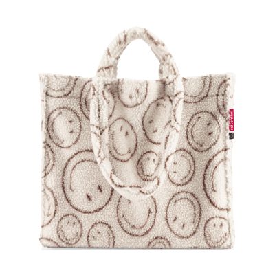 Shopper von Reisenthel, Modell Softshopper, in Creme und Braun mit Smiley-Muster aus Teddyfleece, von hinten mit langen und kurzen Tragegriffen