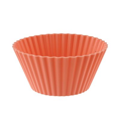 Einzelnes oranges Silikon Muffinförmchen von Dr Oetker