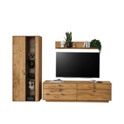 Moderne Wohnkombination aus Holz mit hoher Vitrine, Lowboard und Wandregal auf weißem Hintergrund
